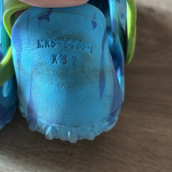 Merrell water shoes size 2 - Picture 4 of 6